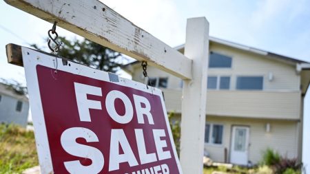 Mortgage Rates Hit 21-Year High, Surpassing 7%